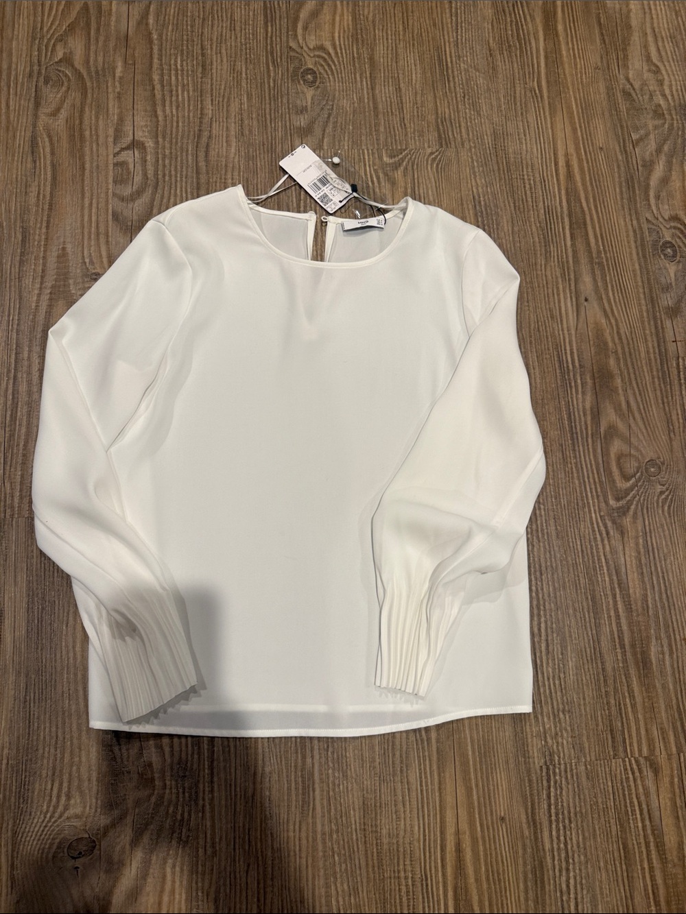 NWT Mango Women’s White Long-Sleeve Pleated Cuff Blouses size 6 ~$79